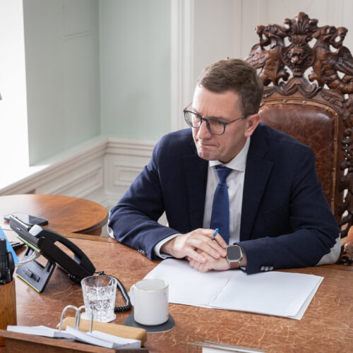 Estonia prepares full customs control for all people and goods heading to Russia