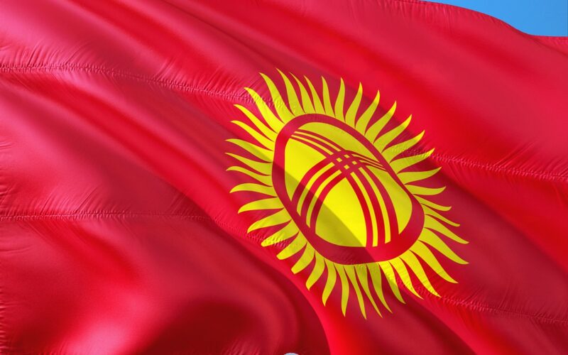 Kyrgyz banks halt money transfers through Russian banks