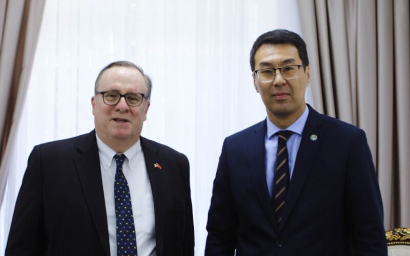 The Deputy Foreign Minister of Kyrgyzstan, Meder Abakirov, met with the U.S. Ambassador, Leslie Viguery / mfa.gov.kg