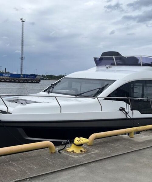 A yacht for Russians was put up for auction due to sanctions